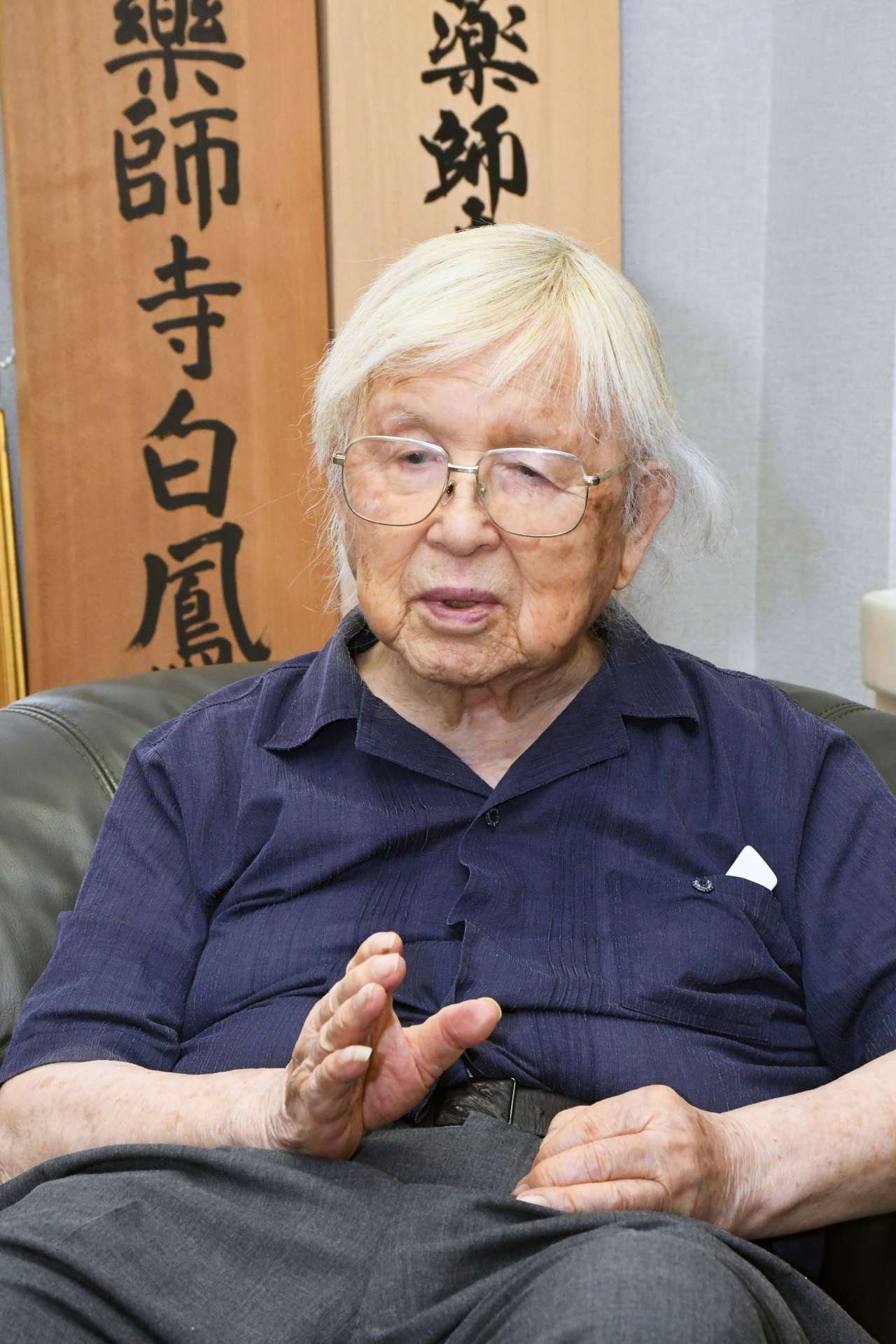 「一作一作、使命で作った」と語る中村晋也さん＝鹿児島市の中村晋也美術館