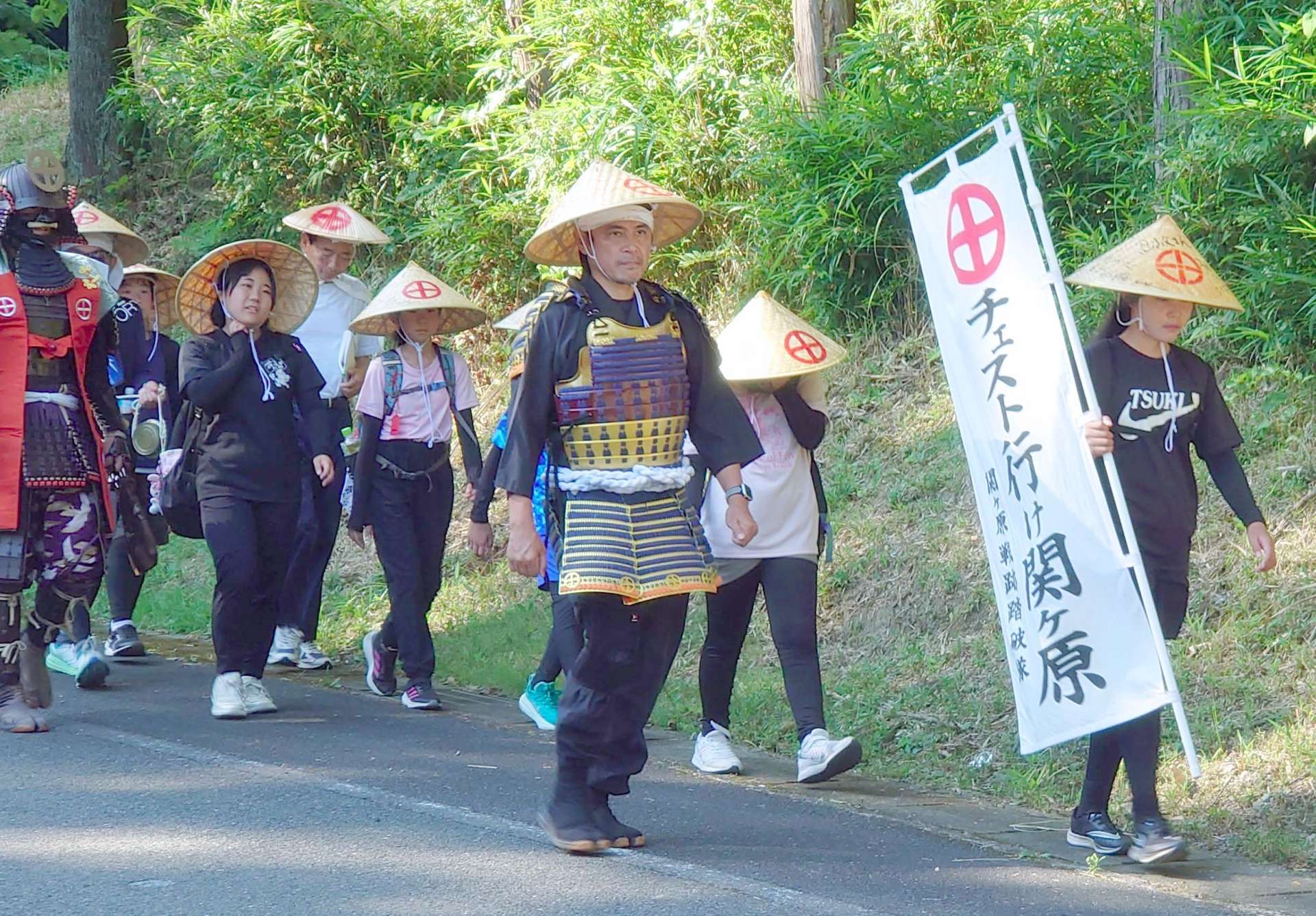 行軍する関ケ原戦跡踏破隊