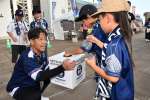 被災地への募金を呼び掛ける湯脇健一郎代表＝１６日、鹿児島市の白波スタジアム
