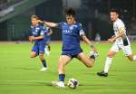 前半、シュートを放つ鹿児島Ｕの近藤＝鹿児島市の白波スタジアム