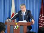 記者の質問に答える自民党の森山裕幹事長＝８月５日、東京・永田町
