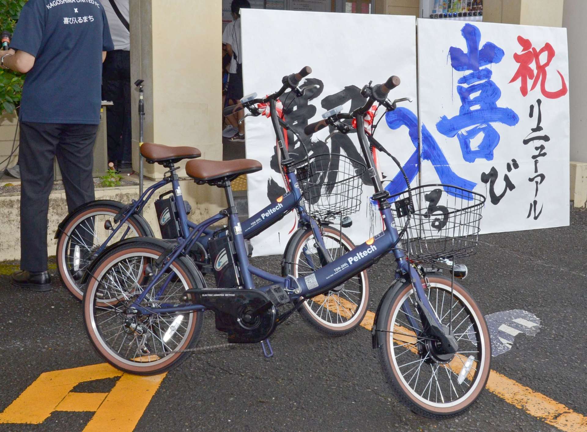 ＪＲ喜入駅に配備されたレンタサイクル＝鹿児島市喜入町