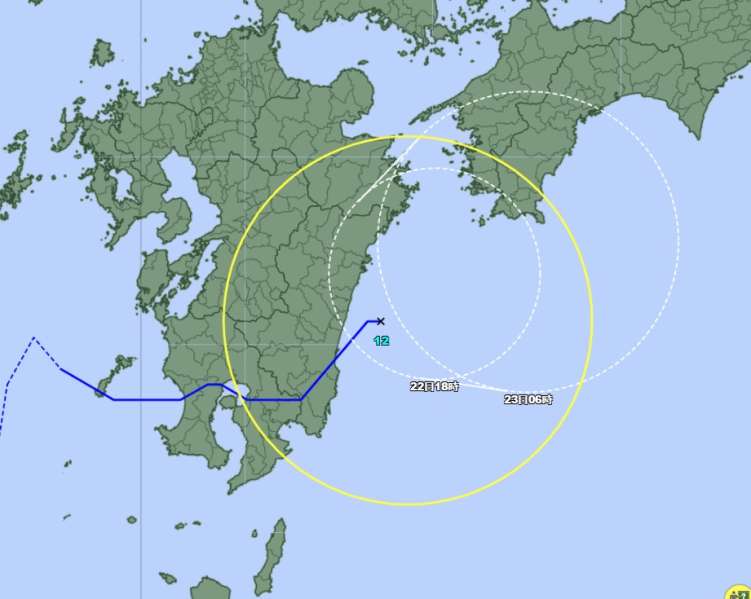 〈関連＝鹿児島県本土を横断〉台風１２号の進路予報図を確認する（２２日午前８時現在、気象庁ホームページより）