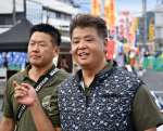 実行委員らと打ち合わせをする満留章吾さん