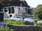 ⁮現場検証が行われた全焼した家屋＝２６日午前１０時、長島町蔵之元