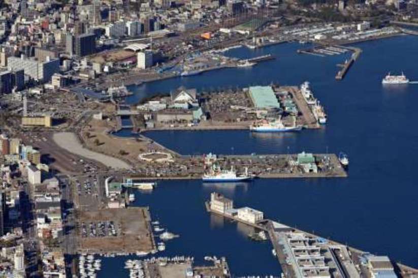 【ホテルが移転を目指す場所を写真で確認する】住吉町１５番街区（手前）＝２０２４年１月（本社チャーター機から）