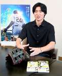 「映画は横田慎太郎さんを深く知るきっかけになればいい」と話す主演の松谷鷹也＝１８日、鹿児島市の南日本新聞社