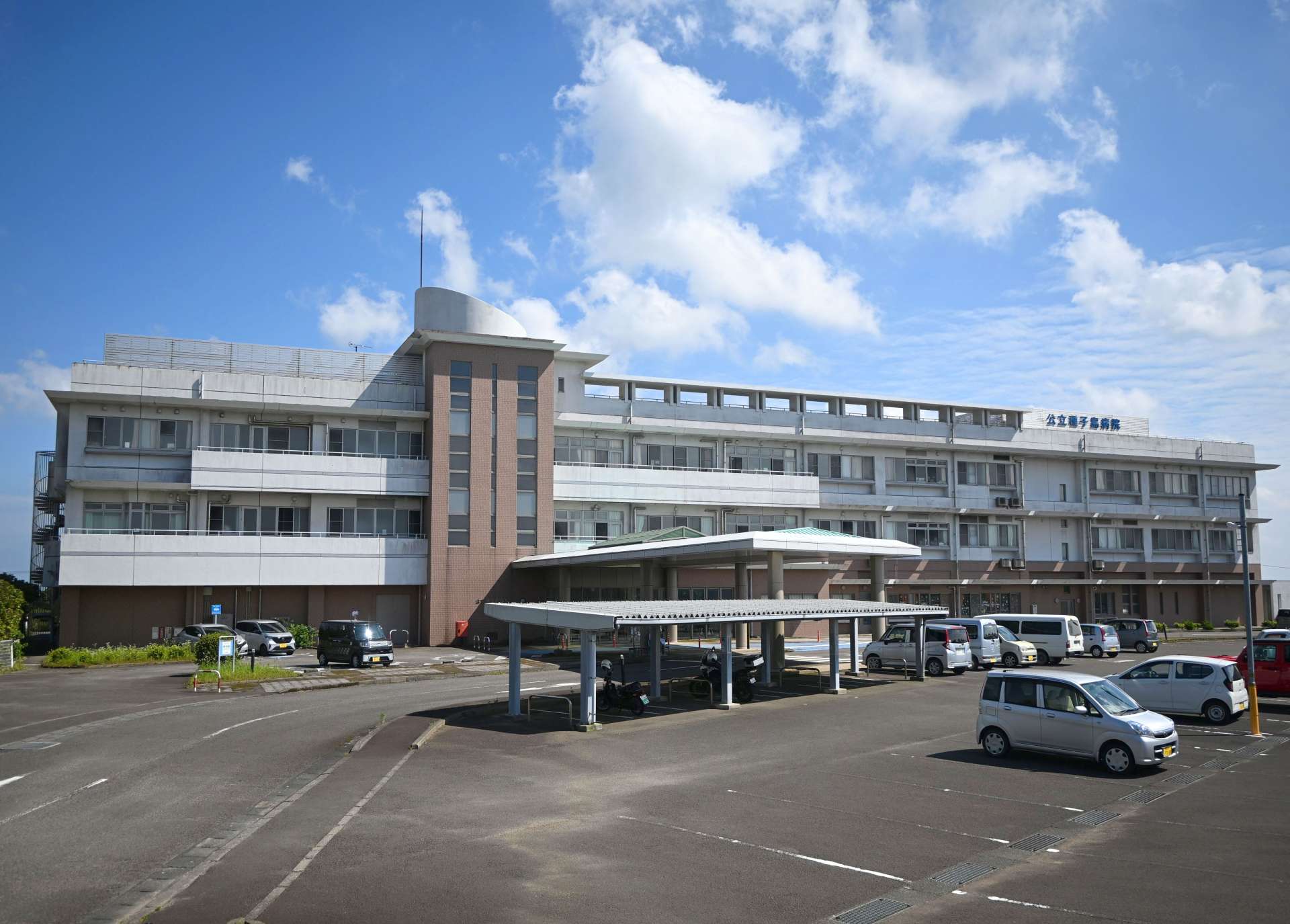 医療法人徳洲会の指定管理が決まった公立種子島病院＝南種子町中之上