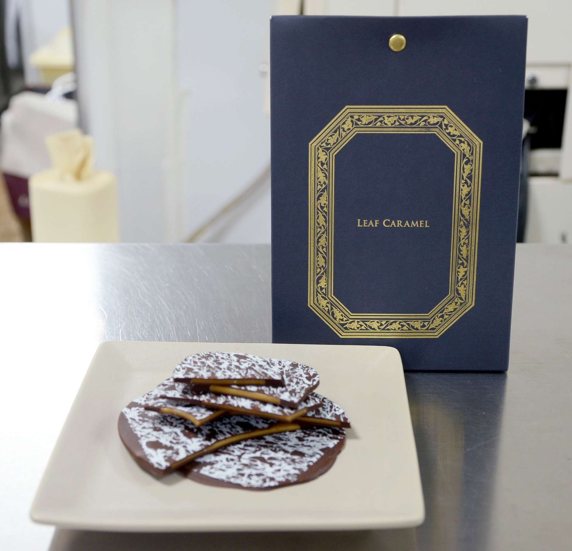 「大江戸のれん市」で販売する初登場のスイーツ＝２日、鹿児島市の山形屋