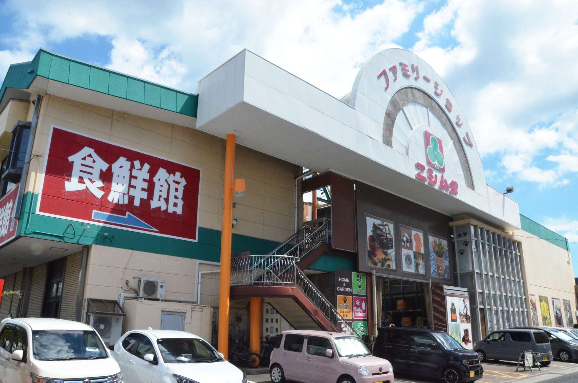 ニシムタ本社が入るニシムタ与次郎店＝５日、鹿児島市与次郎１丁目