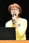 講演する北原佐和子さん＝垂水市田神の市文化会館