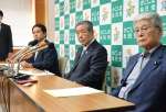 記者会見に臨む森山裕県連会長（右から２番目）＝６日、鹿児島市真砂町の自民党県連