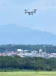 〈ヘリモードの別カット〉基地に着陸する陸上自衛隊の輸送機Ｖ２２オスプレイ＝９日午後１時５分ごろ、鹿屋市野里町