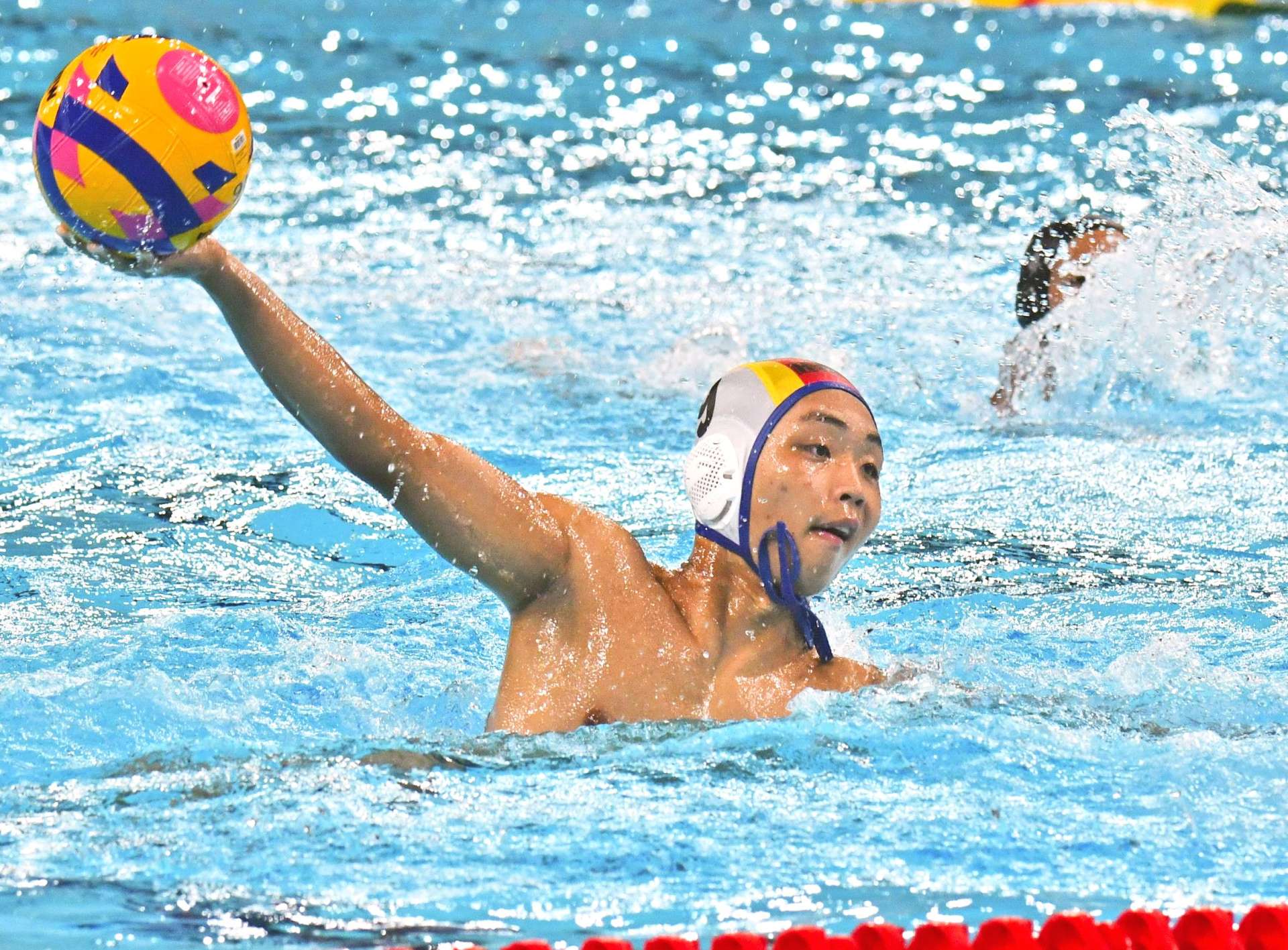 予選リーグ神奈川戦、シュートを決める鹿児島の有村＝インフロニア草津アクアティクスセンター