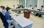 鹿児島空港駐車場の混雑緩和に向けて議論する検討会＝１１日、霧島市の鹿児島空港事務所