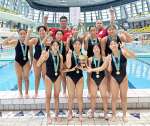 １５歳以下女子の部で優勝した原田学園ＳＳ＝京都アクアリーナ