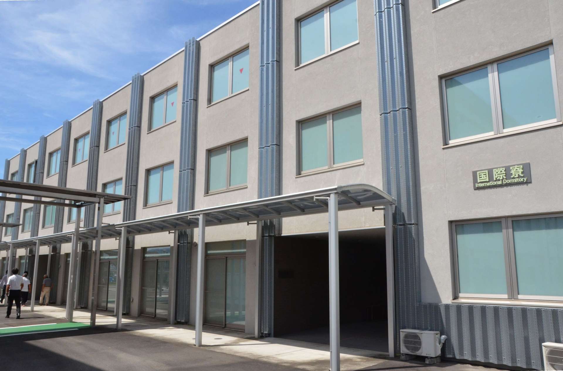 都城高専が新設した高千穂寮の国際寮＝都城市吉尾町