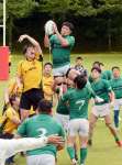 熱戦を繰り広げる選手たち＝１４日、さつま町の日特ＷＫＳ公園（北薩広域公園）