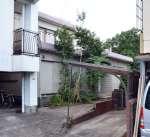 女性が暮らしていた住宅＝１６日午後３時、鹿児島市田上台４丁目