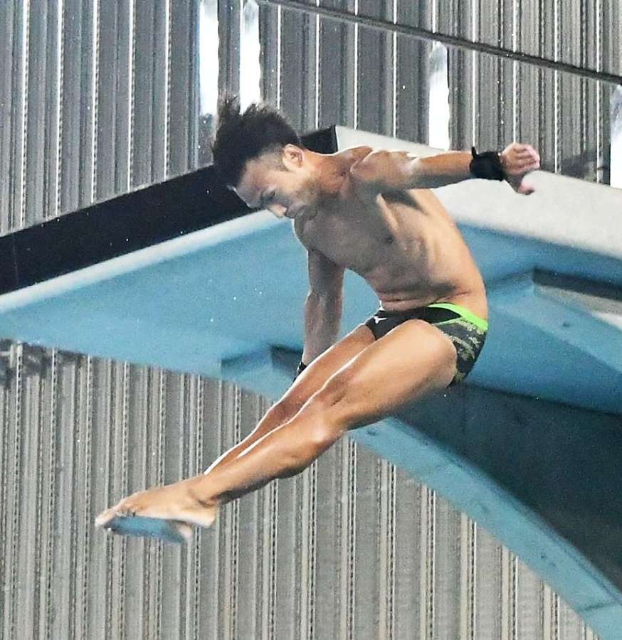 成年男子高飛び込みで１２位の坂之上卓＝インフロニア草津アクアティクスセンター