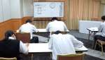 採用試験に臨む高校生ら＝１６日、鹿児島市の鹿児島サンロイヤルホテル