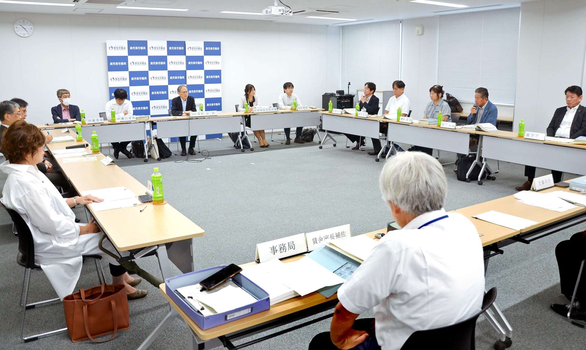 最低賃金１０２６円の答申への異議申し出を却下した鹿児島地方最低賃金審議会＝１７日、鹿児島市の鹿児島第三地方合同庁舎