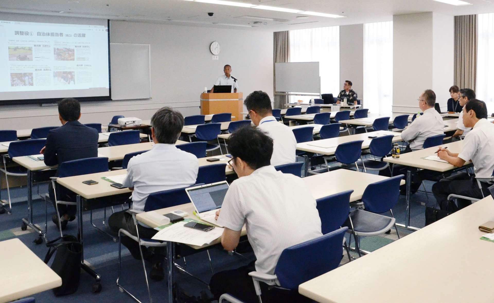 体験型観光の商品化に向けた視点を学んだセミナー＝１７日、鹿児島市の県市町村自治会館