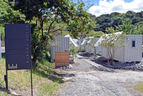 〈形態も多種多様〉１０月にオープン予定のコンテナ型ホテル「ＮＡＮＵＫＡ　ＨＯＴＥＬ」＝霧島市霧島大窪