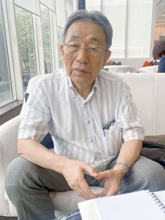 霧島連山・新燃岳の活動について話す京都大学の石原和弘名誉教授＝京都市