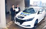 避難所へのＥＶによる電力供給協定を結んだワットの永田善三社長（右）と田中良二市長＝薩摩川内市