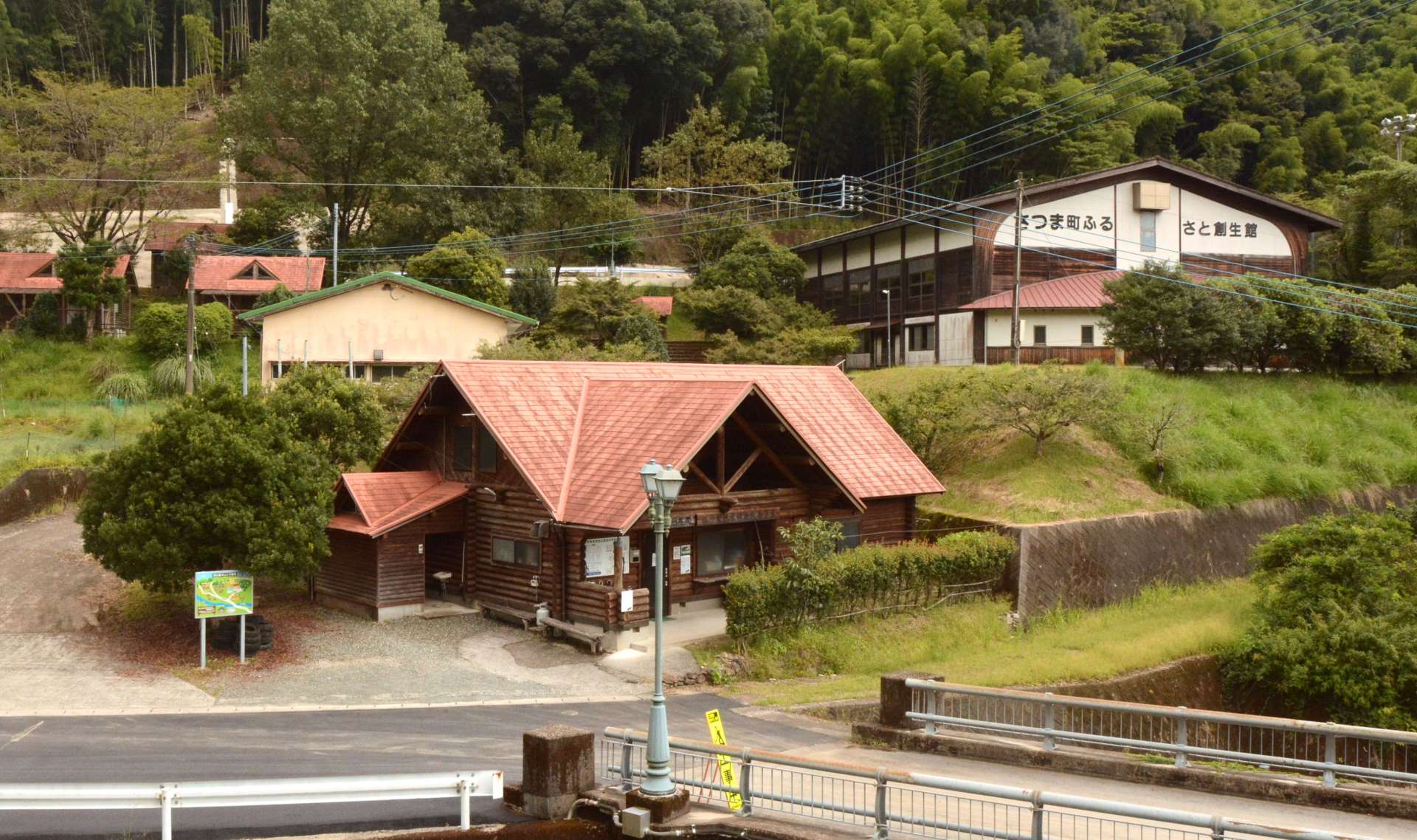 本年度末で廃止予定の「紫尾神の湯ふれあい施設」＝さつま町紫尾