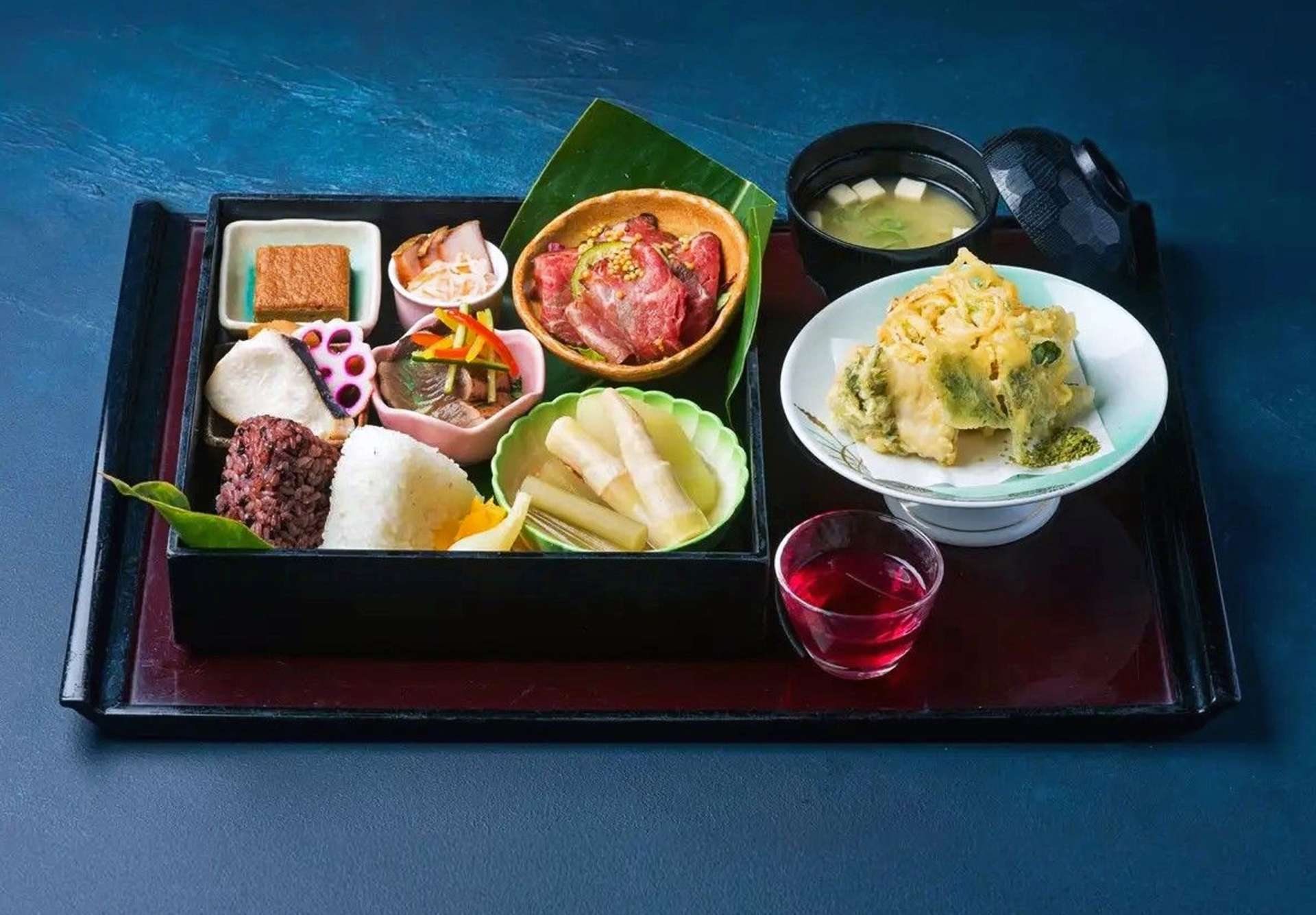 トカラフェアで提供されるトカラ定食（十島村役場提供）