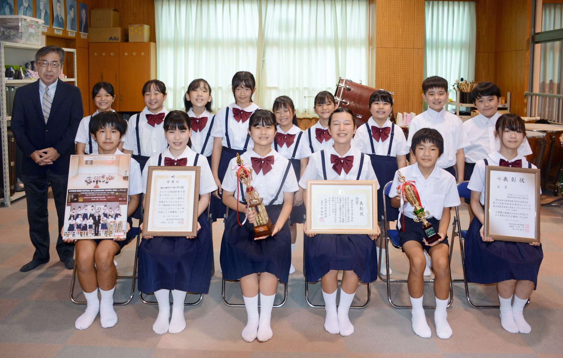 ２３年ぶりの九州大会で金賞を獲得した川辺小学校金管バンドのメンバー＝南九州市川辺