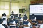 半年かけて探究してきたテーマを発表する生徒＝錦江町の田代中学校