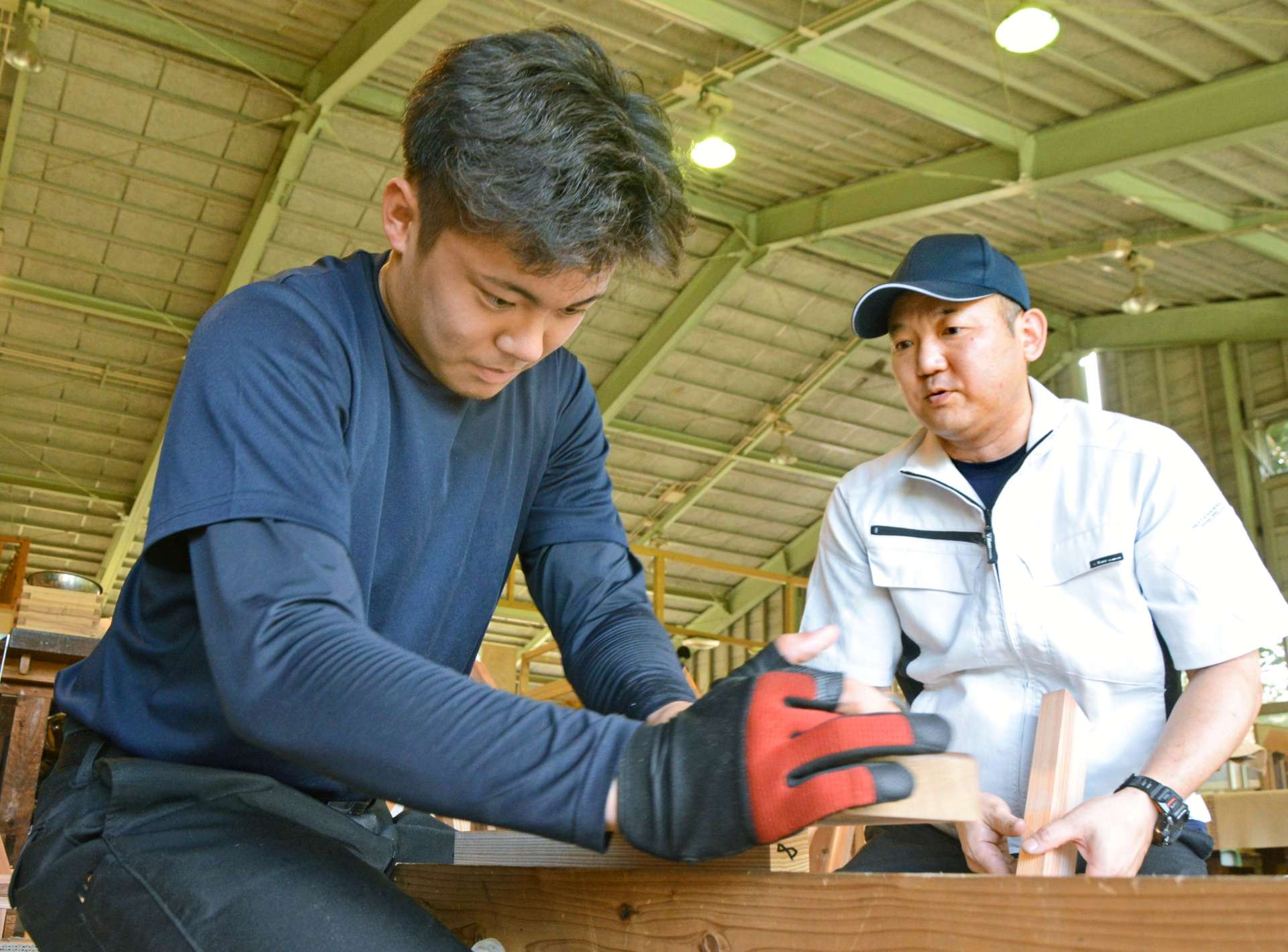 練習に励む梅園真吾さん＝さつま町船木