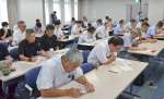 畜産関係者ら約７０人が参加した鹿児島県の防疫対策会議＝２９日、鹿児島市