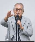 〈関連〉ギャンブル依存症の実態について話す帚木蓬生さん＝鹿児島市金生町