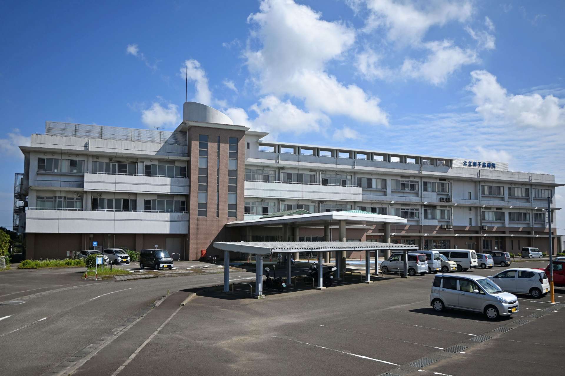 １０月から医療法人徳洲会に運営を委託する公立種子島病院＝南種子町中之上