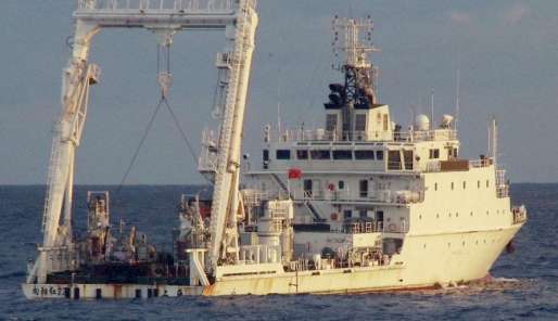 奄美大島の西約３９６キロの海域で確認された中国海洋調査船「向陽紅２２」＝１日午前（第１０管区海上保安本部提供）