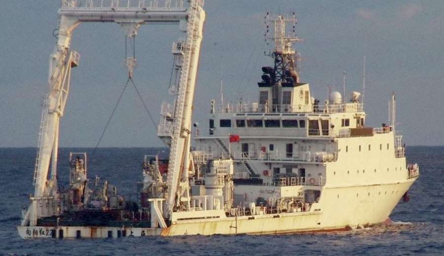 奄美大島の西約３９６キロの海域で確認された中国海洋調査船「向陽紅２２」＝１日午前（第１０管区海上保安本部提供）