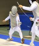 フェンシング少年男子準々決勝、巧みな剣さばきを見せる鹿児島・安武（鹿南高）＝大津市ウカルちゃんアリーナ