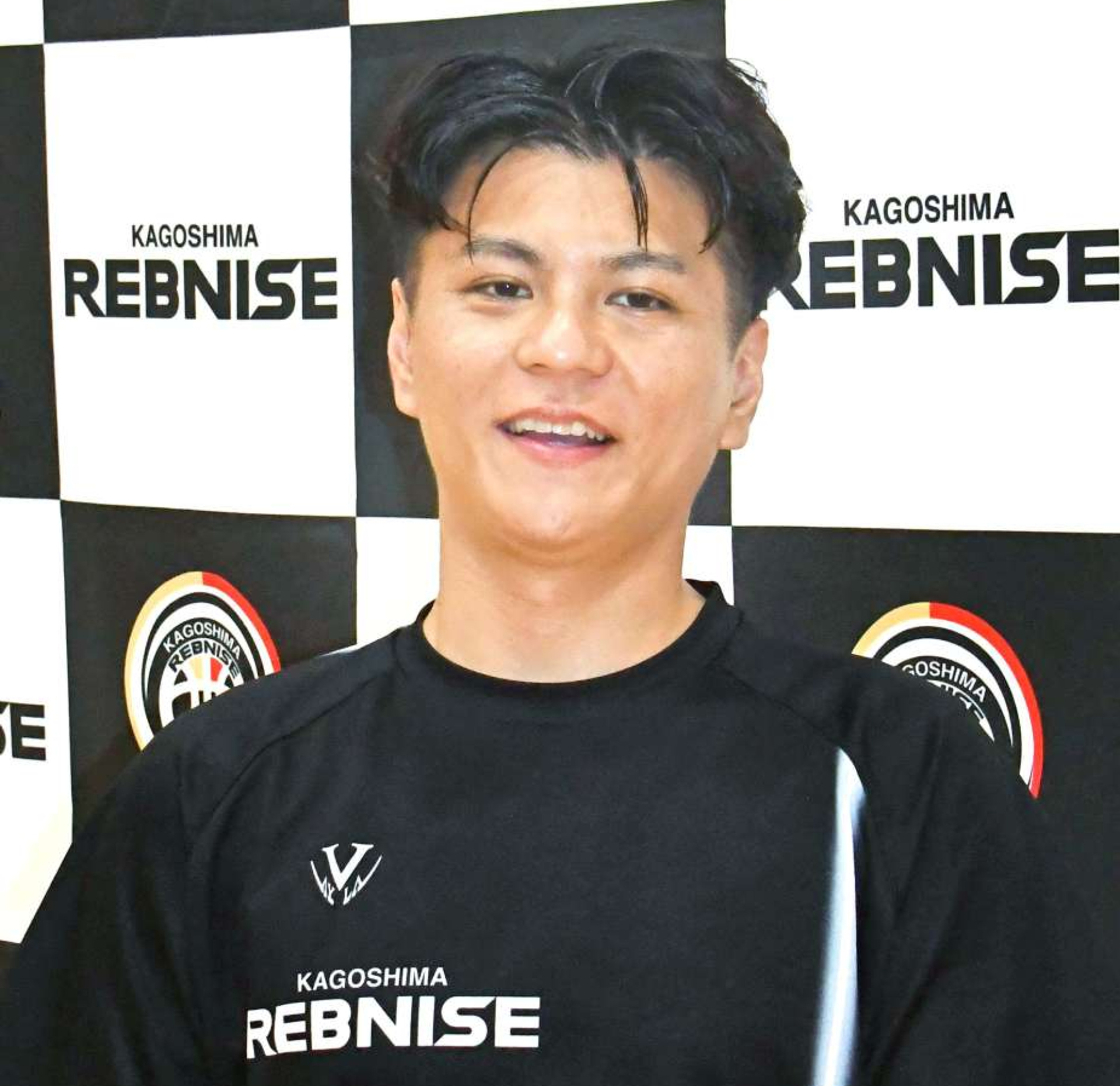 新シーズンに向けて現況を語る鮫島和人ＧＭ＝あいハウジングアリーナ松元
