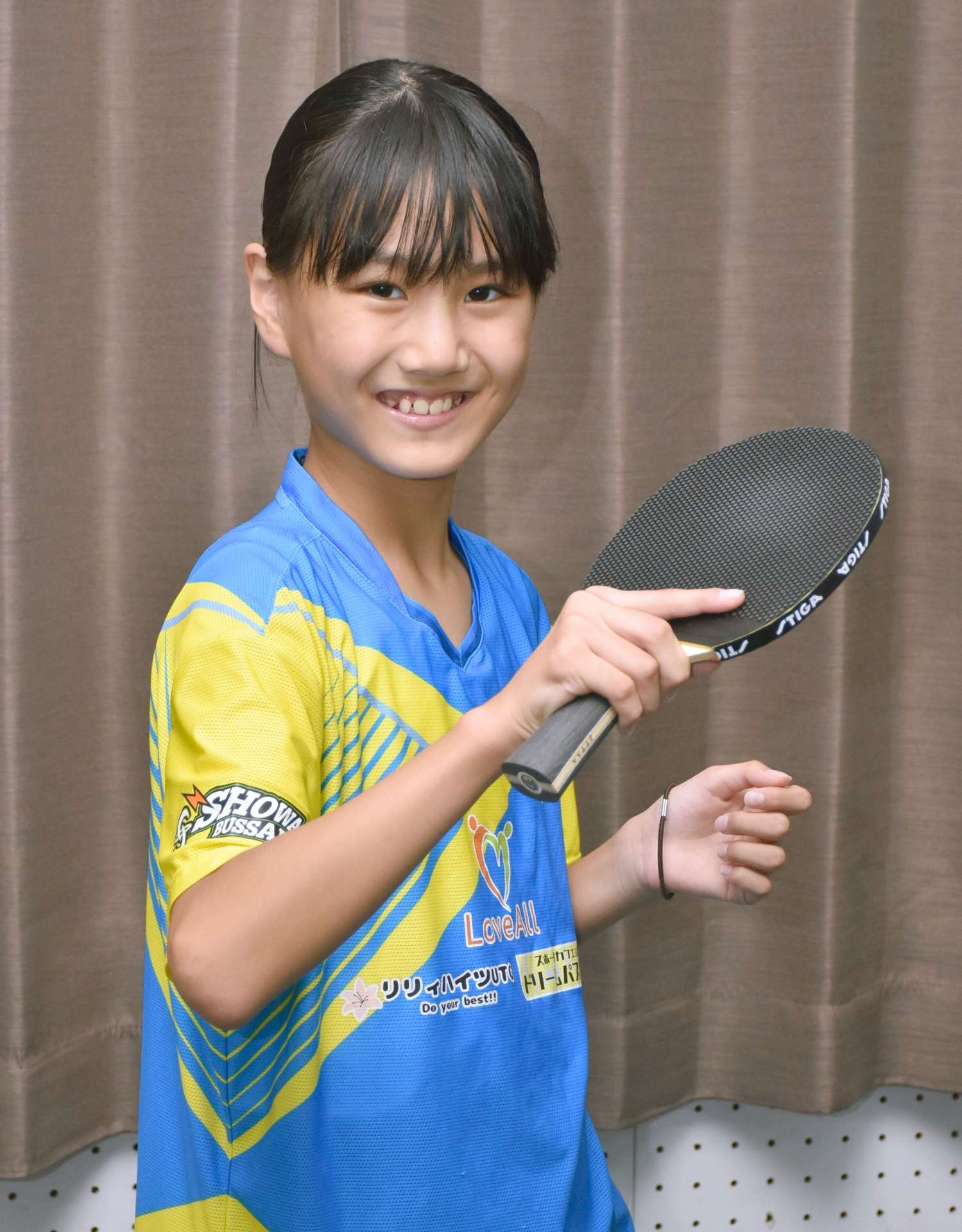 全日本選手権鹿児島県予選ジュニア女子シングルスで優勝した平賀春香さん＝薩摩川内市の光香ＴＴＣ