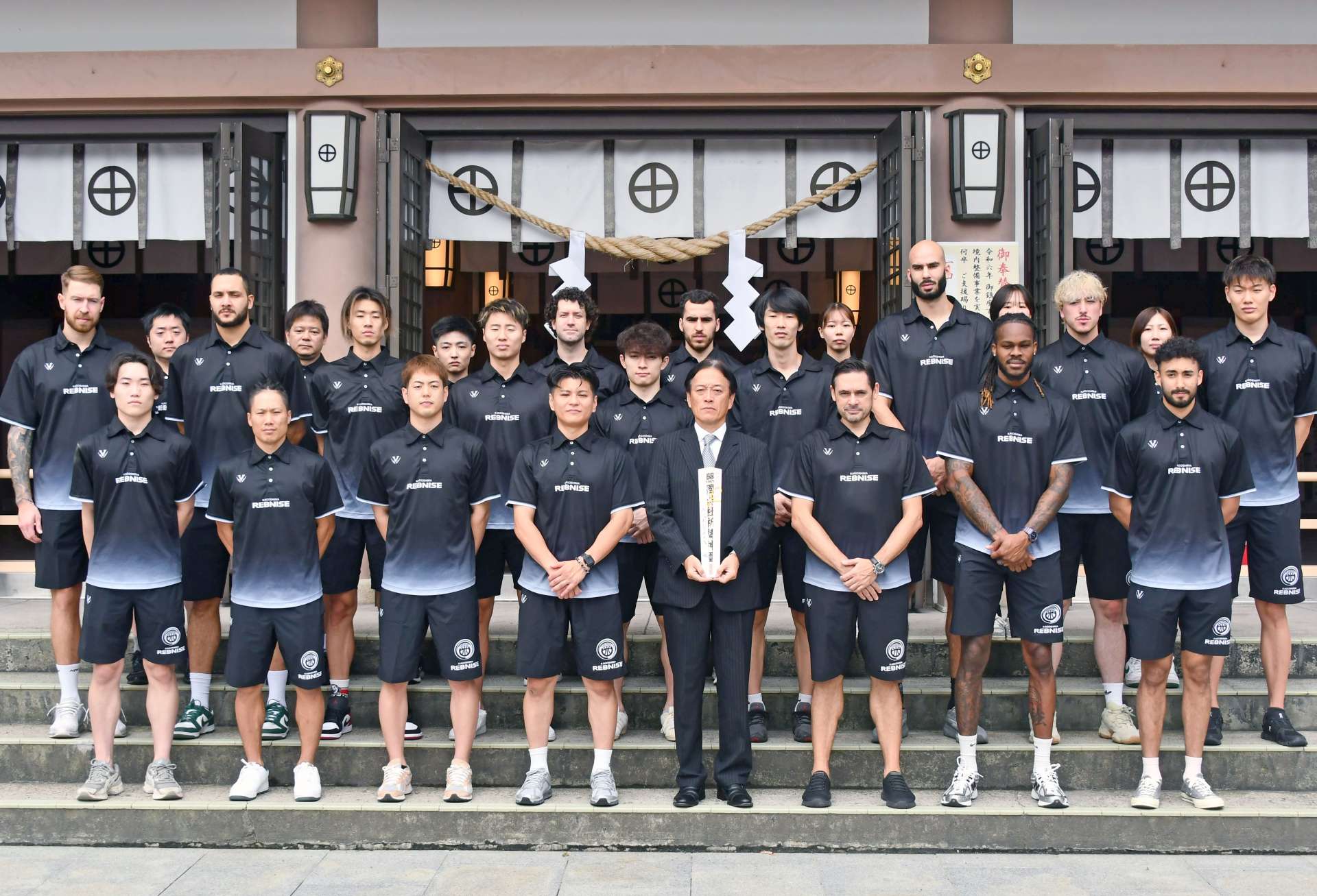 鹿児島レブナイズの選手ら