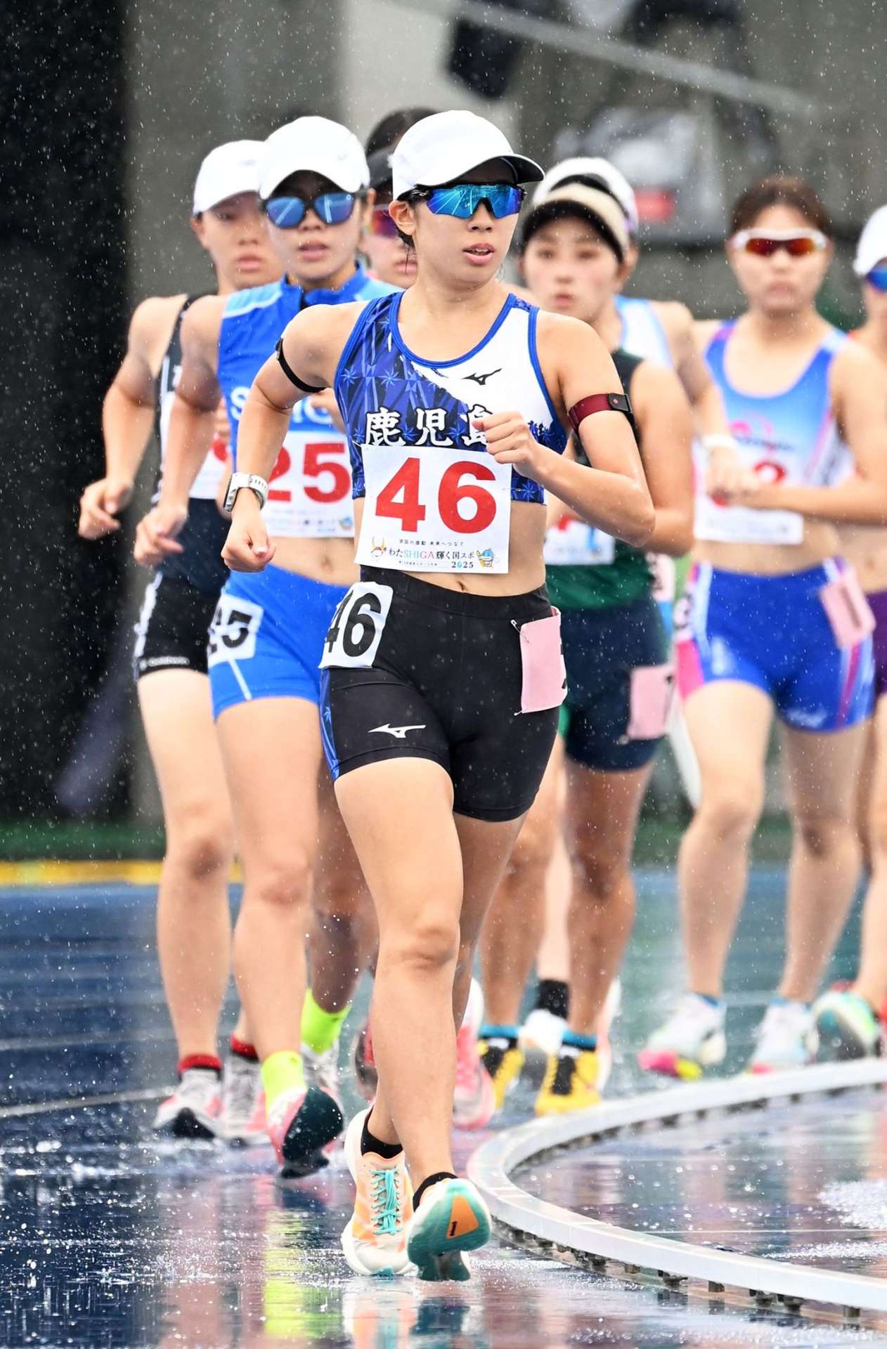 成年女子１万メートル競歩で優勝した鹿児島の大山藍（自衛隊体育学校）＝平和堂ＨＡＴＯスタジアム