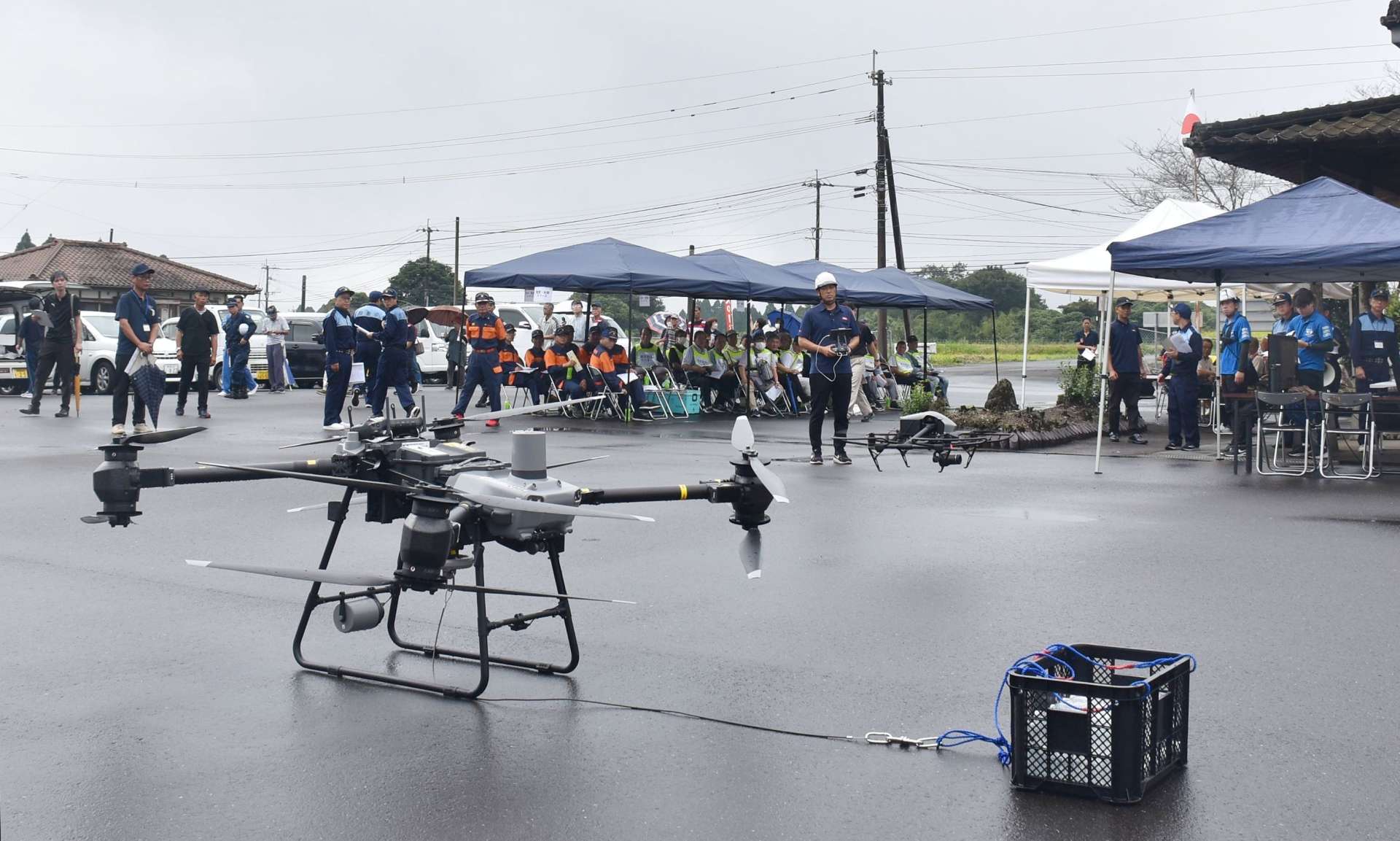飲料水を孤立集落に運ぶための大型ドローン＝曽於市大隅