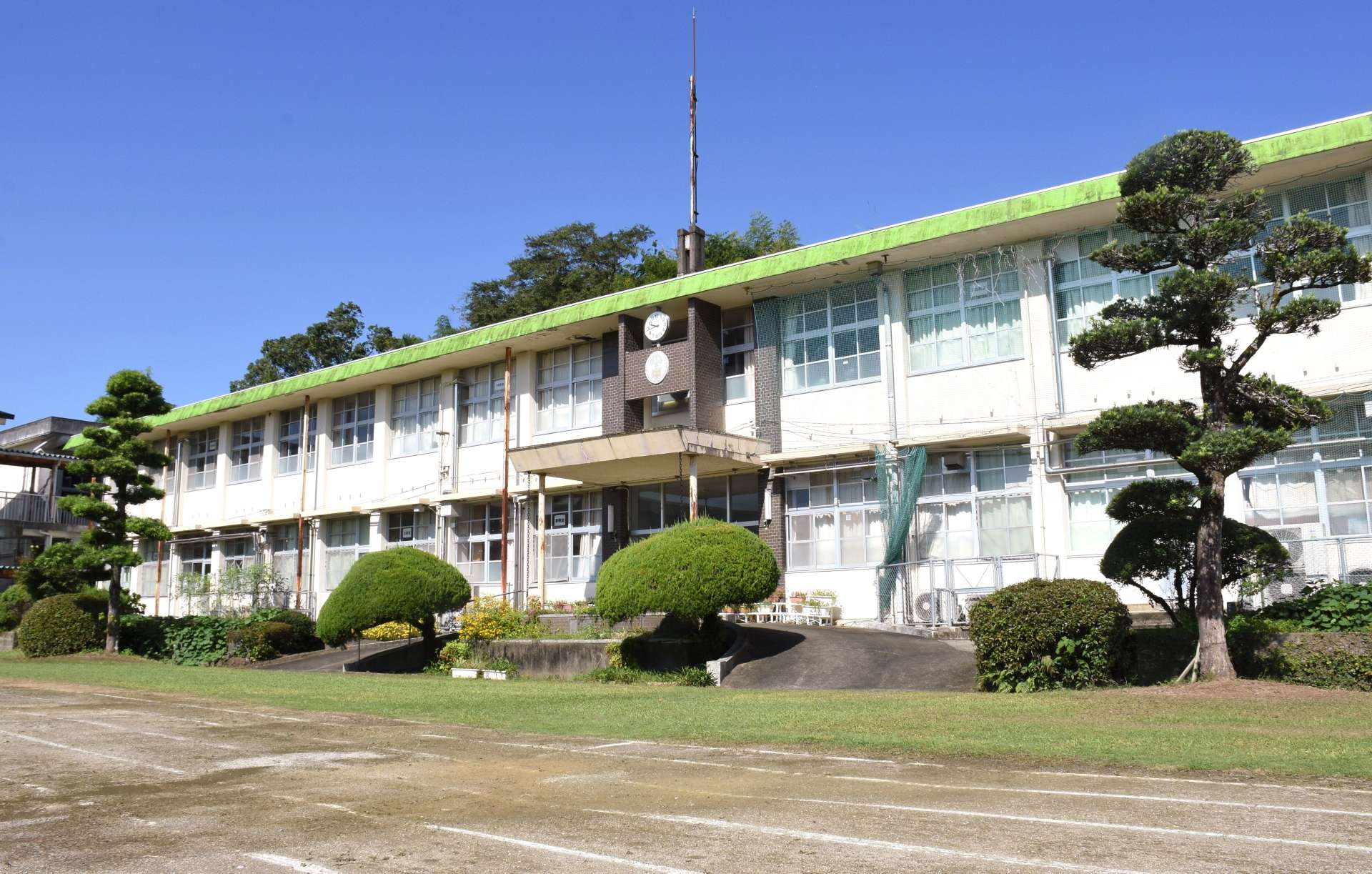 江内中学校の校舎＝出水市高尾野町江内