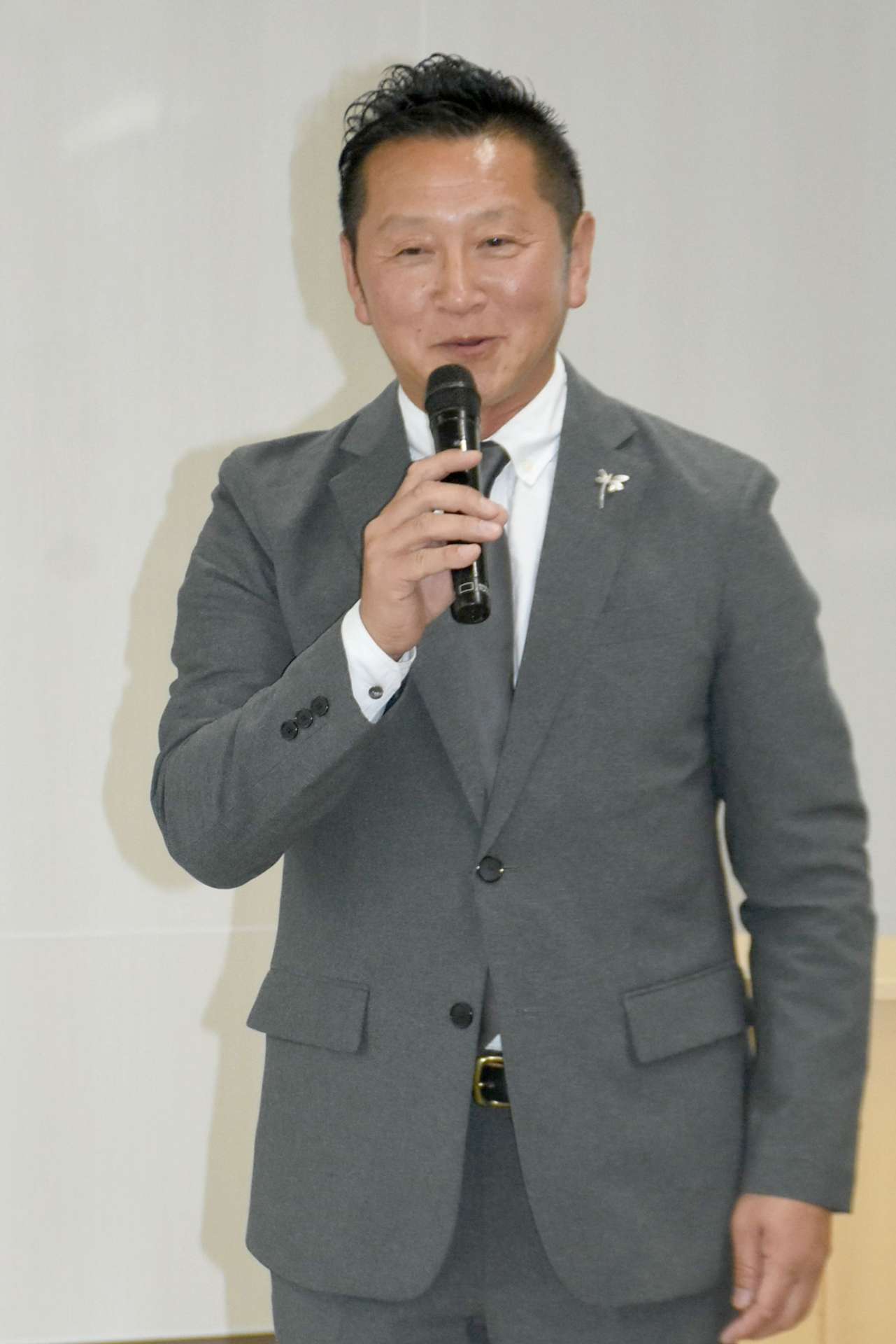 （別カット）垂水市の経済政策フェローとして意気込みを語る渡邉賢一さん