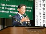 経営フォーラムで講演する現場サポートの福留進一会長＝６日、鹿児島市の城山ホテル鹿児島