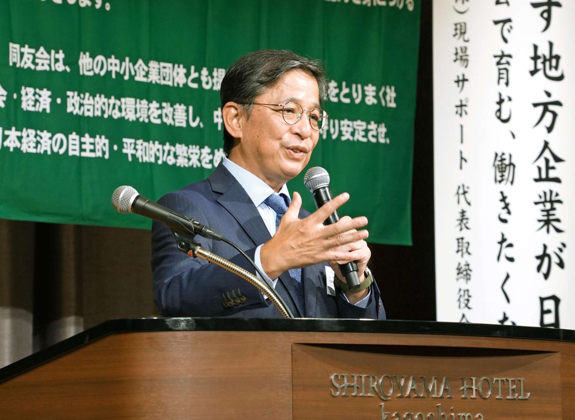 経営フォーラムで講演する現場サポートの福留進一会長＝６日、鹿児島市の城山ホテル鹿児島